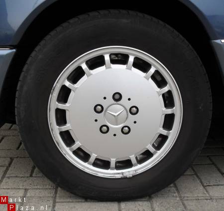TKmooie-putdeksel-velgen-mercedes-w124-190-E-11397396.jpg