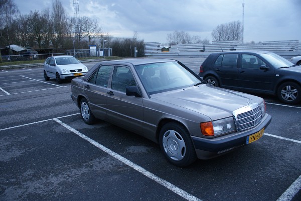 mercedes 190 E 010-1.jpg