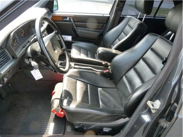 Mercedes-Benz-190-serie-Sedan-Benzine-Zwart-075--12737384-Medium.jpg