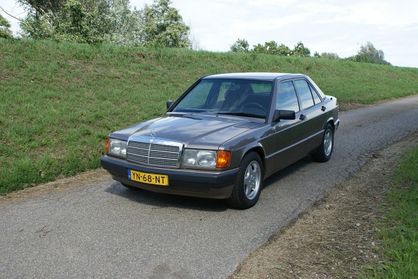 mercedes 190 E 18.jpg