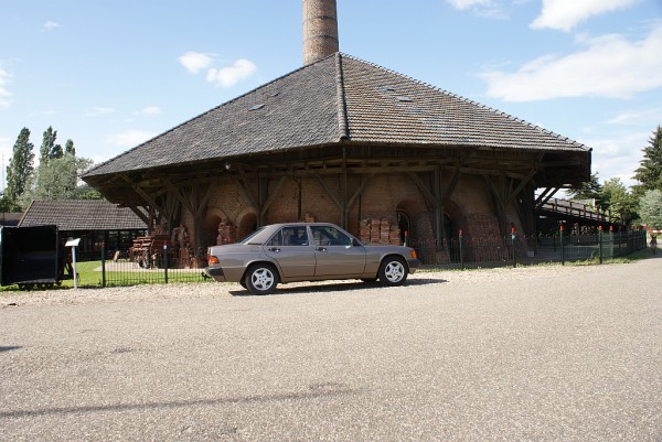 mercedes 190 E 23.jpg