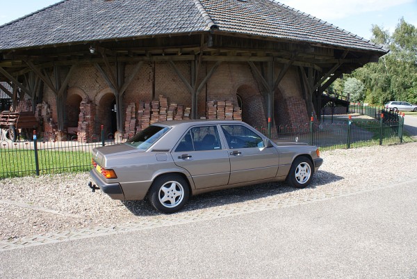 mercedes 190 E 24.jpg
