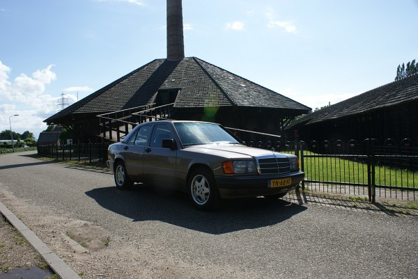 mercedes 190 E 27.jpg