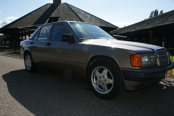 mercedes 190 E 29.jpg