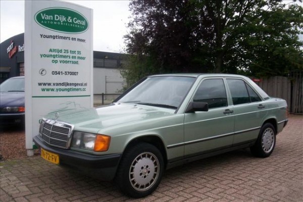 Mercedes 190E 20i.jpg