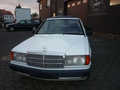 Mercedes-Benz-190_18930676 1.jpg