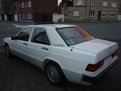 Mercedes-Benz-190_18930678 2.jpg