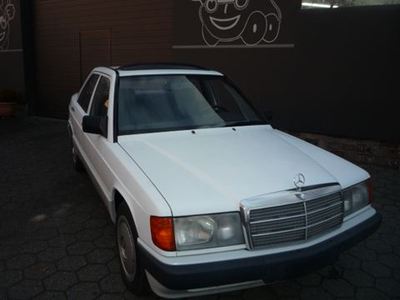 Mercedes-Benz-190_18930679 3.jpg
