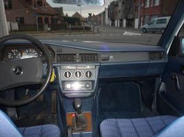 Mercedes-Benz-190_18930683 6.jpg