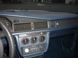 Mercedes-Benz-190_18930686 7.jpg