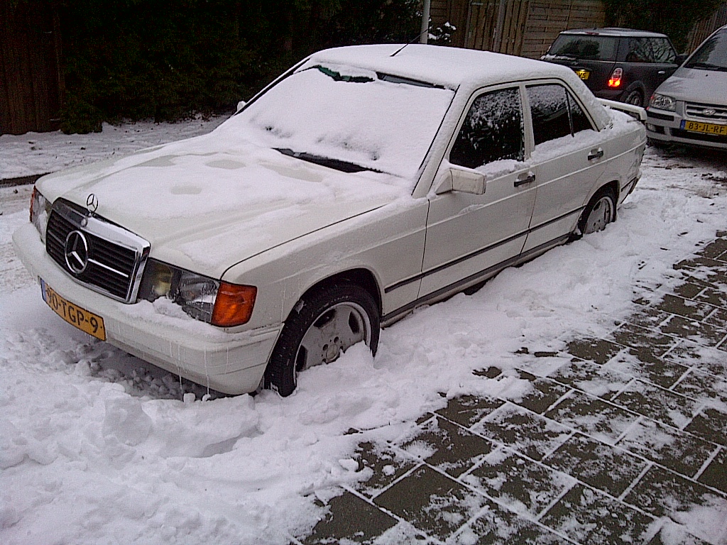 mercedes 190 (4).jpg