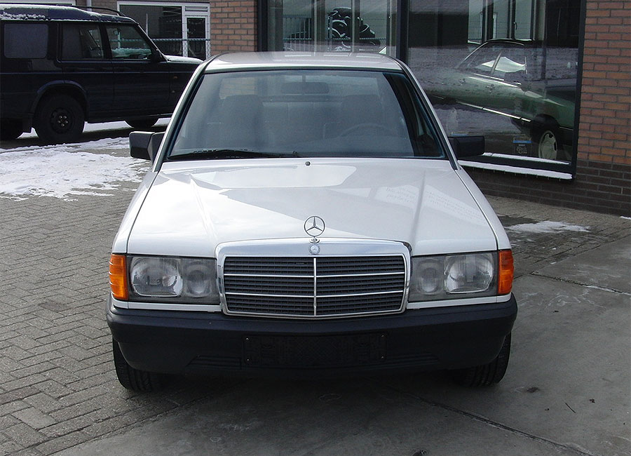 mercedes 190 2.jpg