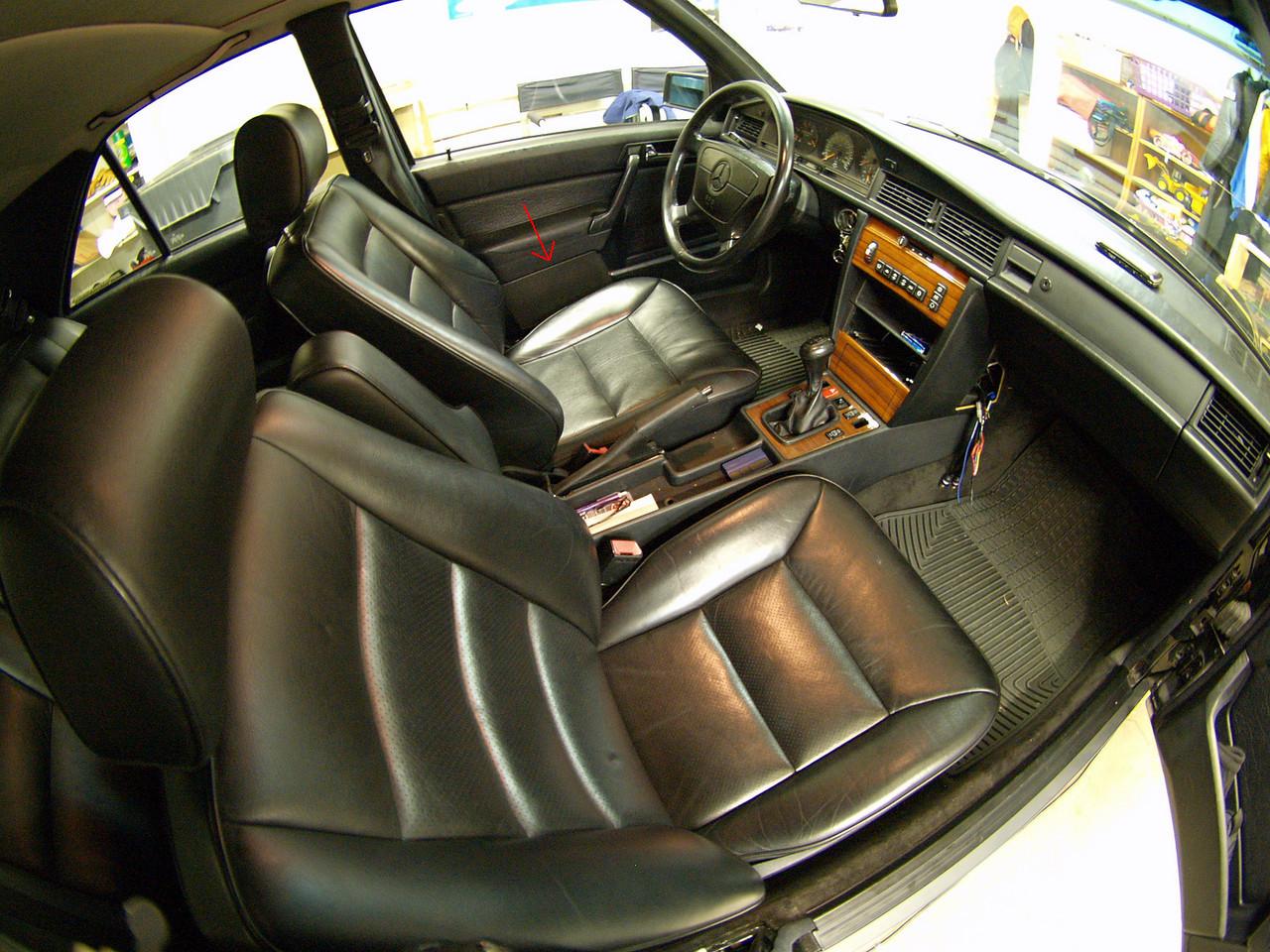 Active_bass_speaker_system_ingebouwd_W201.JPG