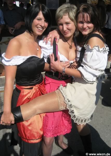 OktoberfestWiesnDirndlHotandWild028.jpg