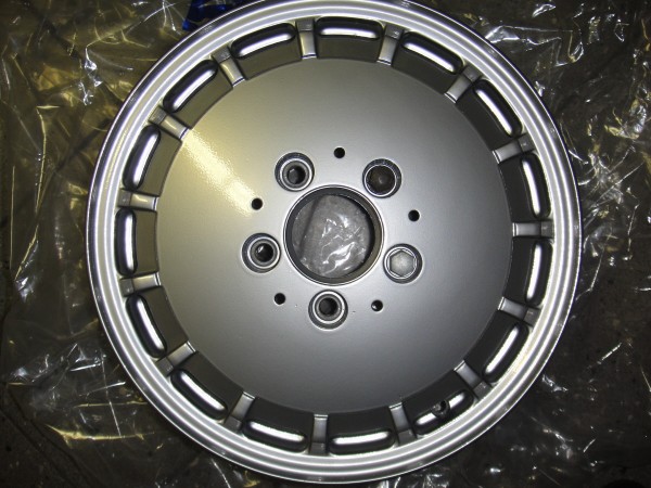 velg met twee bouten.jpg