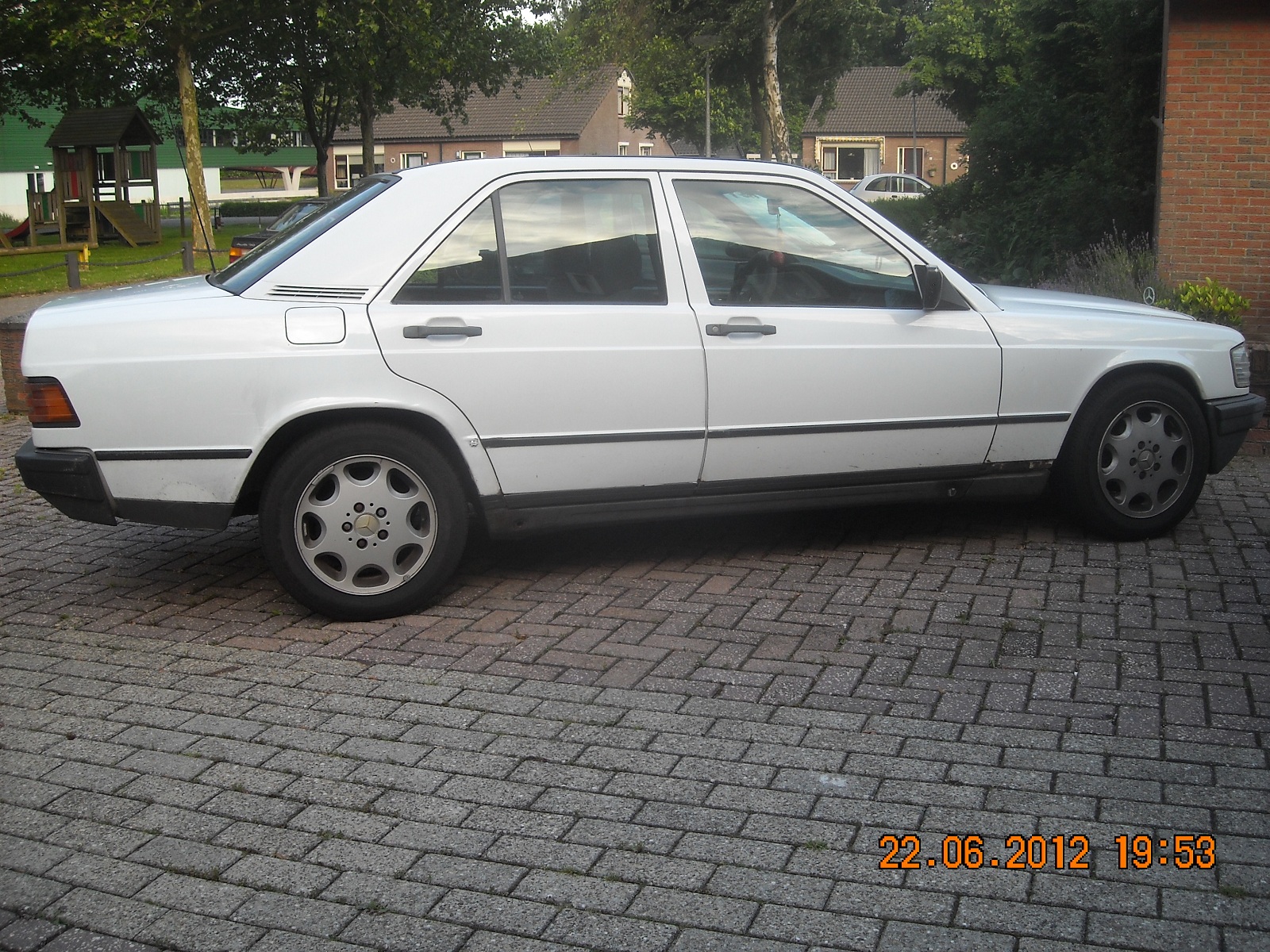 190D 03.jpg