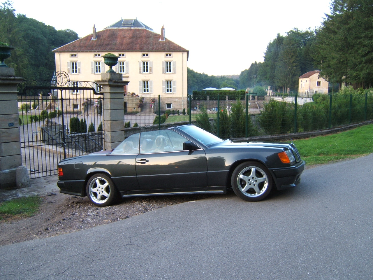 Mercedes 300CE 24V Cabrio AMG 001.jpg