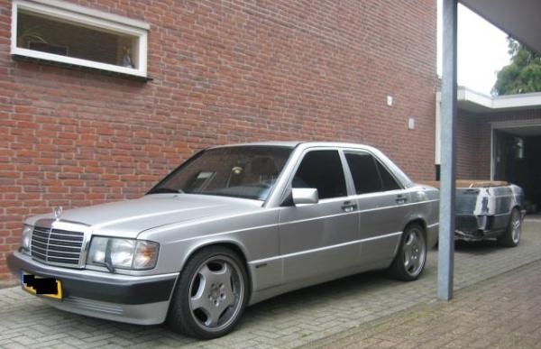 W201 plus halve  w201 aanhanger.jpg