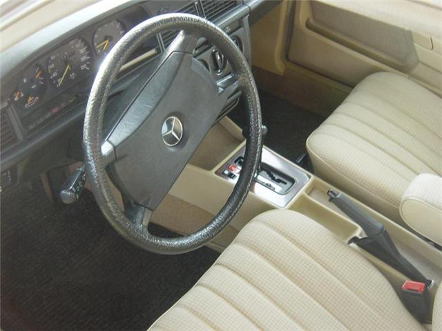 190_e_automaat_bj_1986.jpg