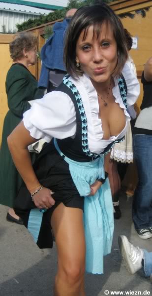OktoberfestWiesnDirndlHotandWild037.jpg