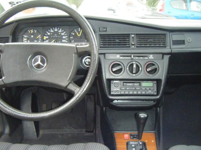 mb190e_radio.jpg