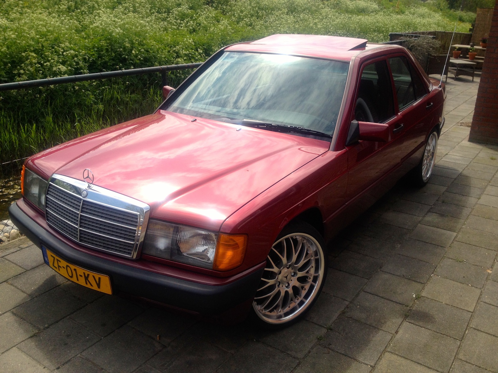 MERCEDES190E.jpg