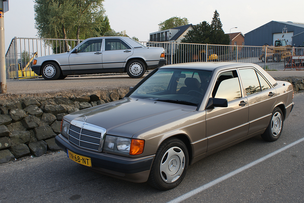 mercedes 190 E 012.jpg