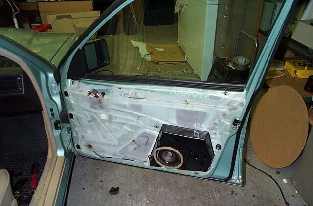 Active_bass_speaker_system_W201.jpg