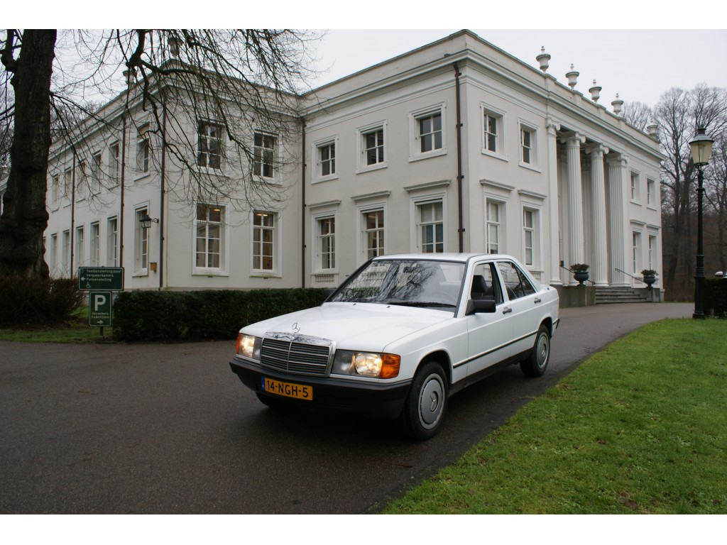 mercedes 190.jpg
