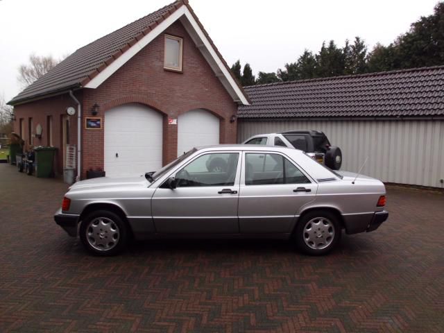 mercedes-benz-190-serie-2-0-e-nieuwstaat-apk-tot-feb-2014-5171203-3.jpg