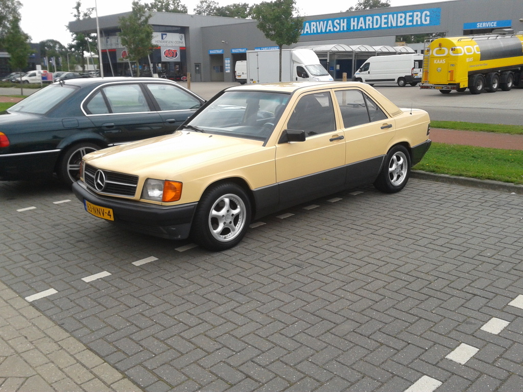 mercedes-geel.jpg
