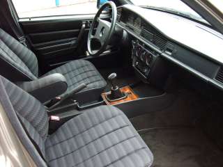 mercedes_190_2.jpg