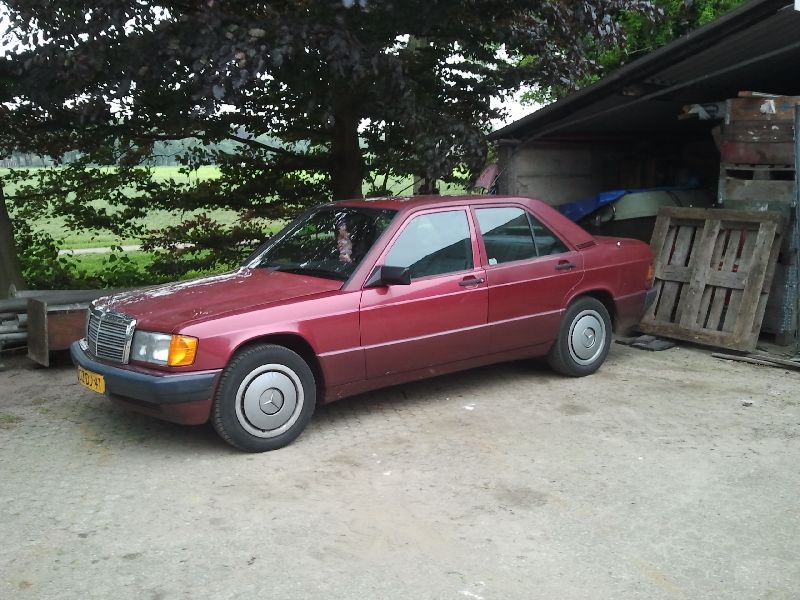 1370191392Nmercedes_190.jpg