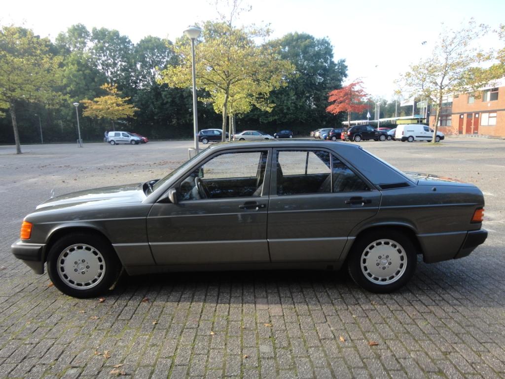 Benz_26_W201_ano2-compr_NL.jpg
