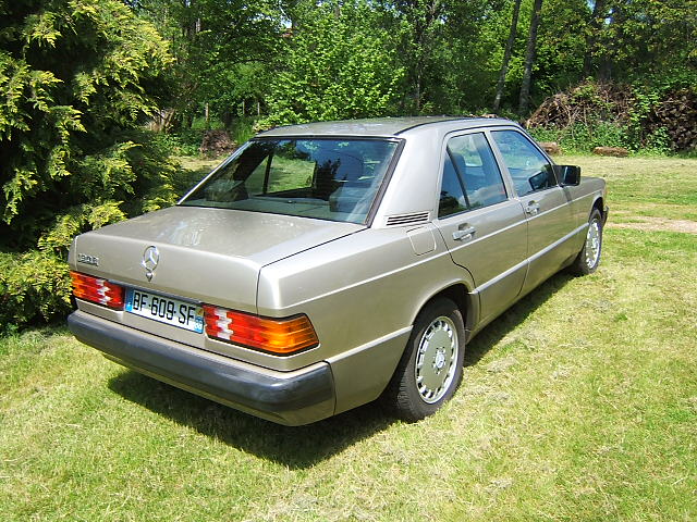 190E 2.0 1989 012.jpg