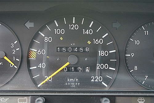 mercedes_190_E_012.jpg