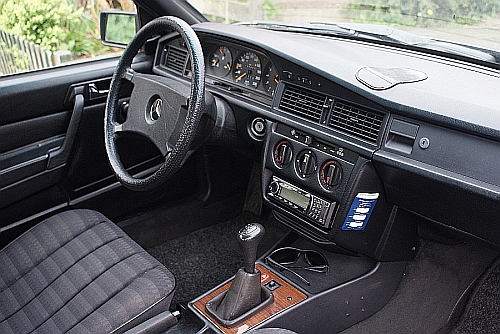 mercedes_190_E_009.jpg