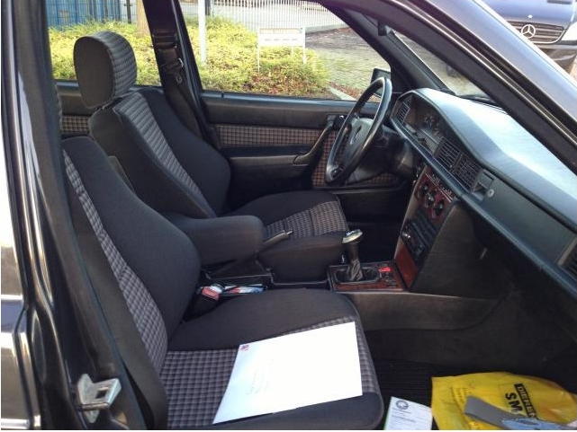 83-NBG-4 interieur.jpg