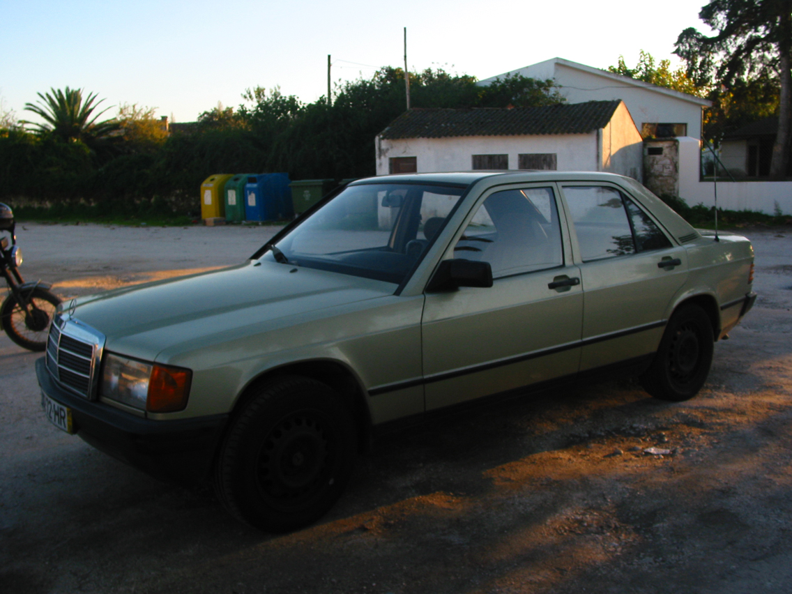 mercedes-190-D-004-small.jpg