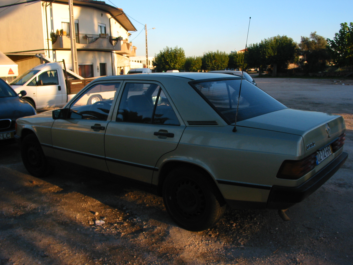 mercedes-190-D-005-small.jpg