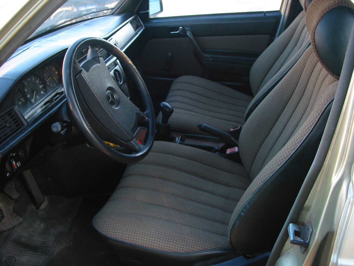 mercedes-190-D-006-small.jpg