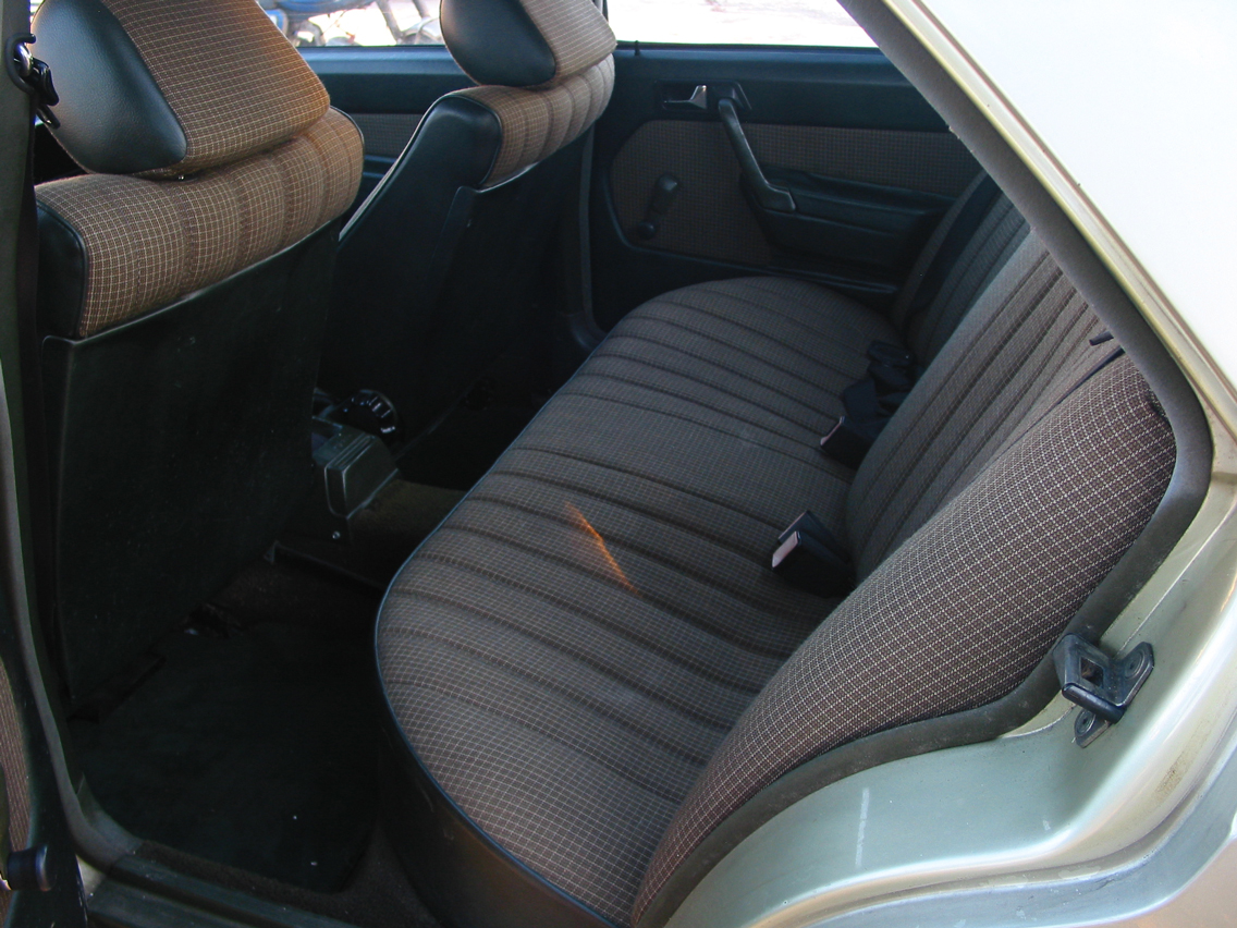 mercedes-190-D-007-small.jpg