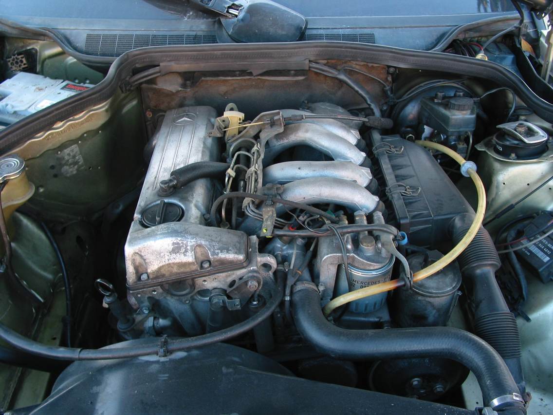 mercedes-190-D-008-small.jpg