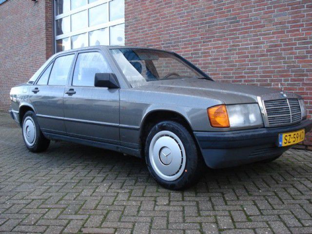 mercedes-benz-190-serie-7320423-2.jpg