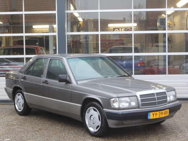 mercedes-benz-190-serie-6419413-2-640.jpg