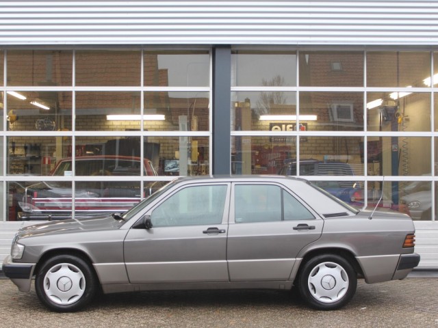 mercedes-benz-190-serie-6419413-3-640.jpg
