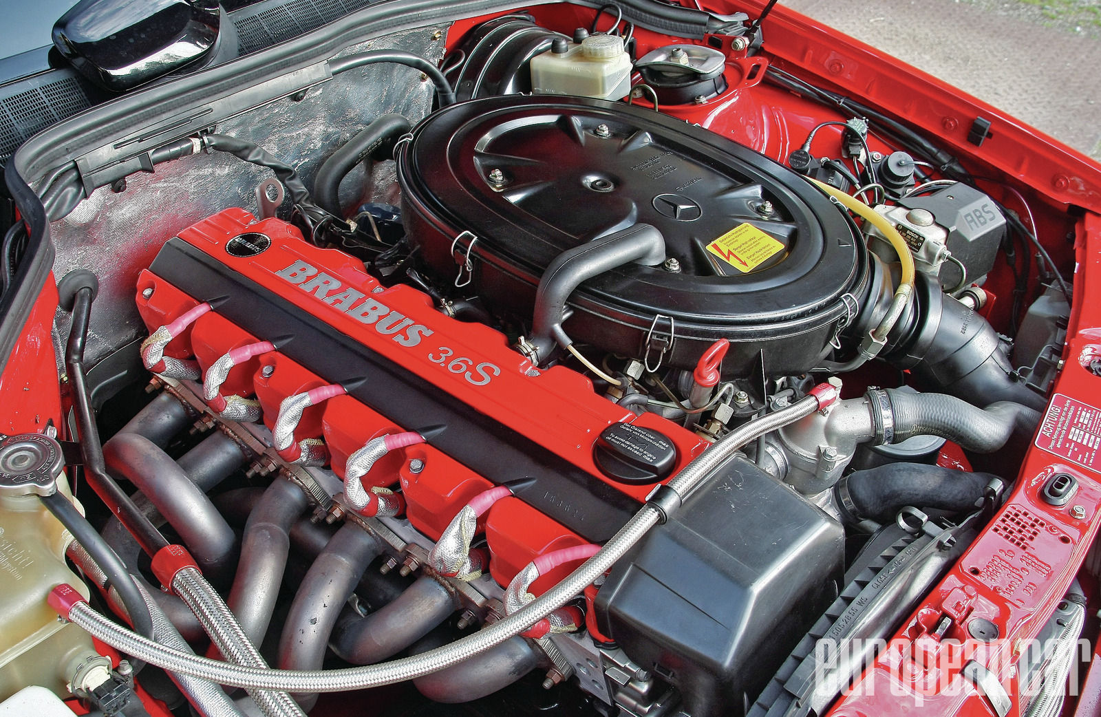epcp_1101_07_o+brabus_190e_3_6s+engine_bay.jpg