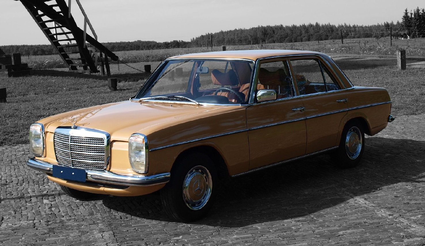 Mercedes W115 klein.jpg