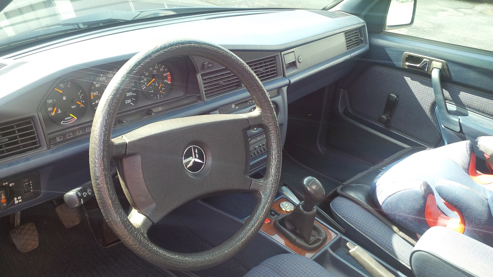 W201 dash.jpg