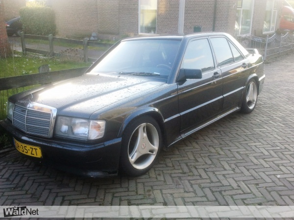 mercedes 190.jpg